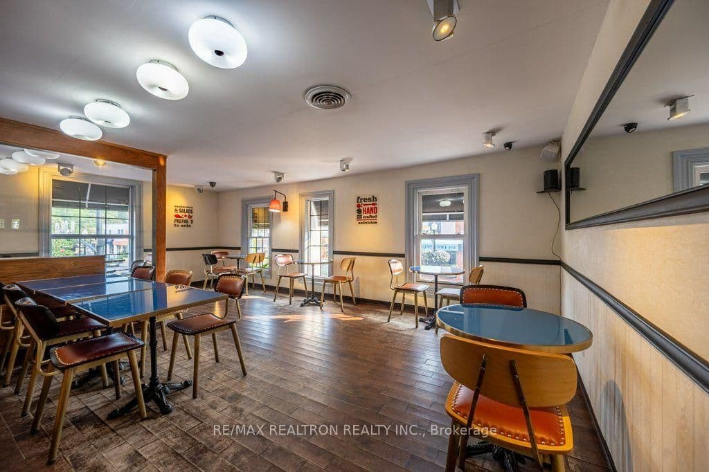321 Lakeshore Road E thumbnail 10