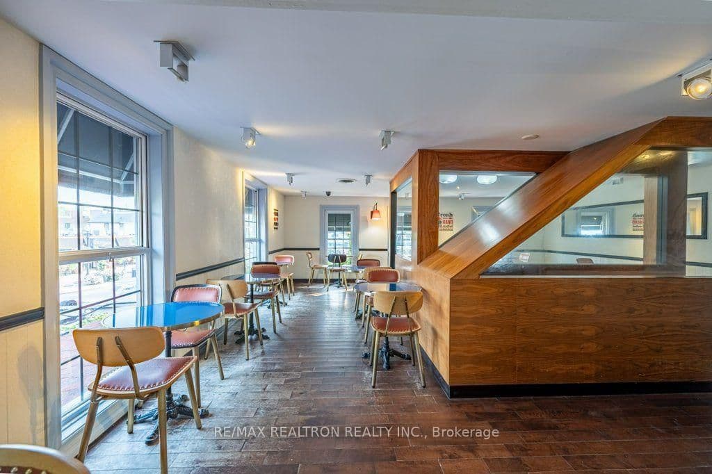 321 Lakeshore Road E thumbnail 12