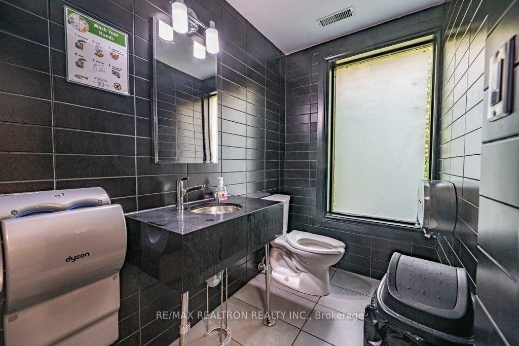 321 Lakeshore Road E thumbnail 17