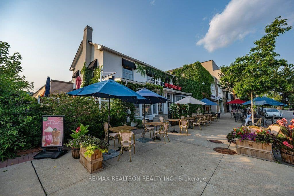 321 Lakeshore Road E thumbnail 2