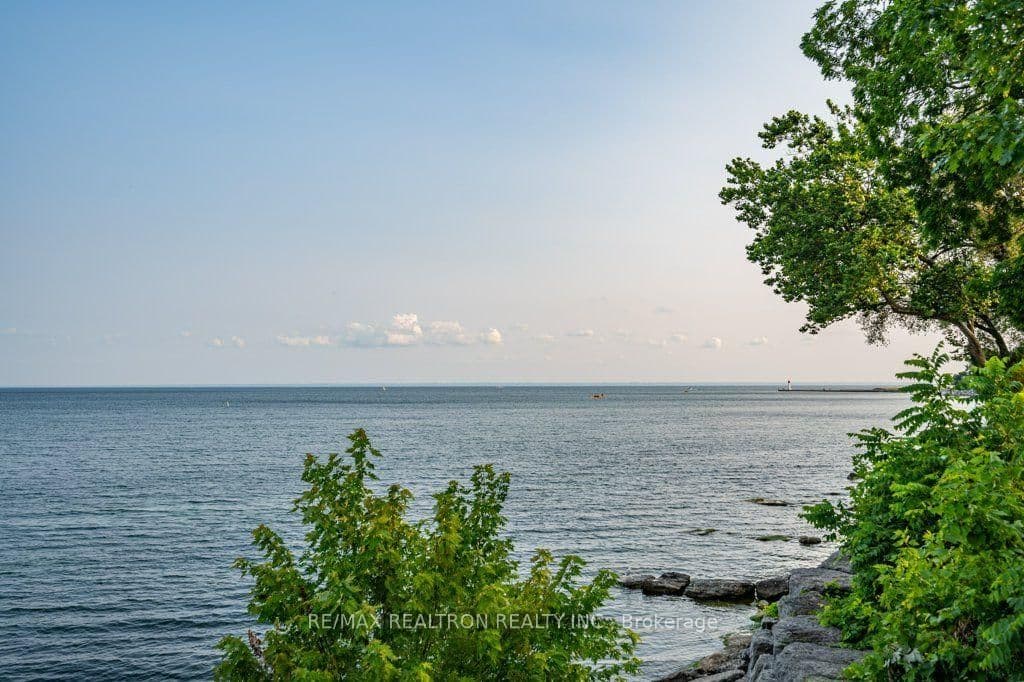 321 Lakeshore Road E thumbnail 25