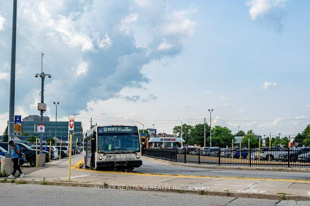 321 Lakeshore Road E thumbnail 26