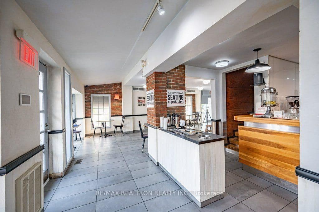 321 Lakeshore Road E thumbnail 7