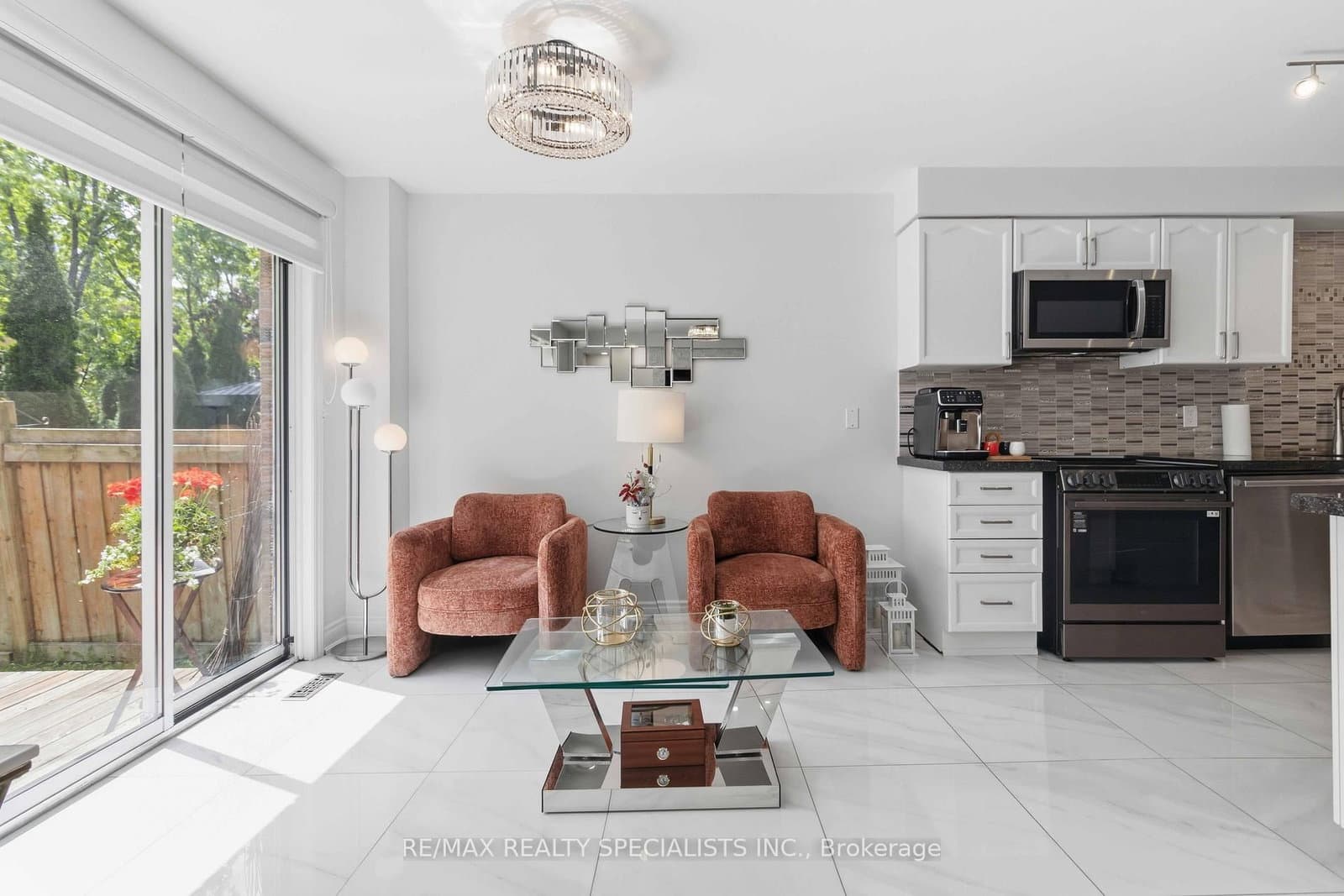 3850 Forest Bluff Crescent thumbnail 12