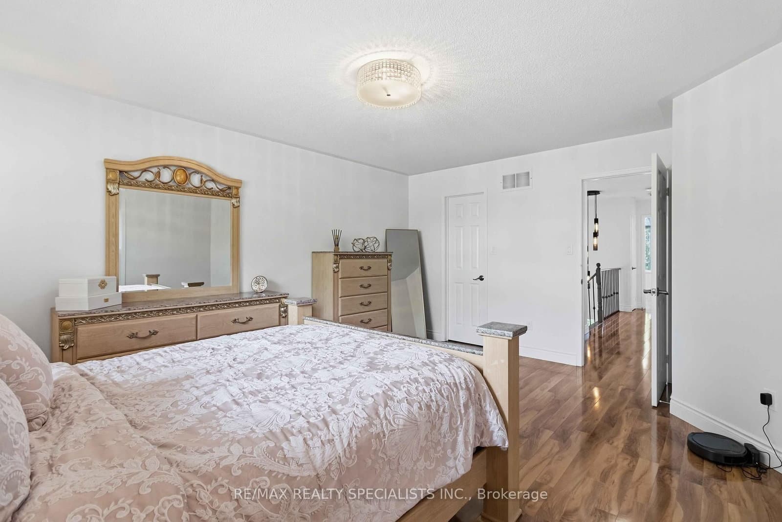 3850 Forest Bluff Crescent thumbnail 20
