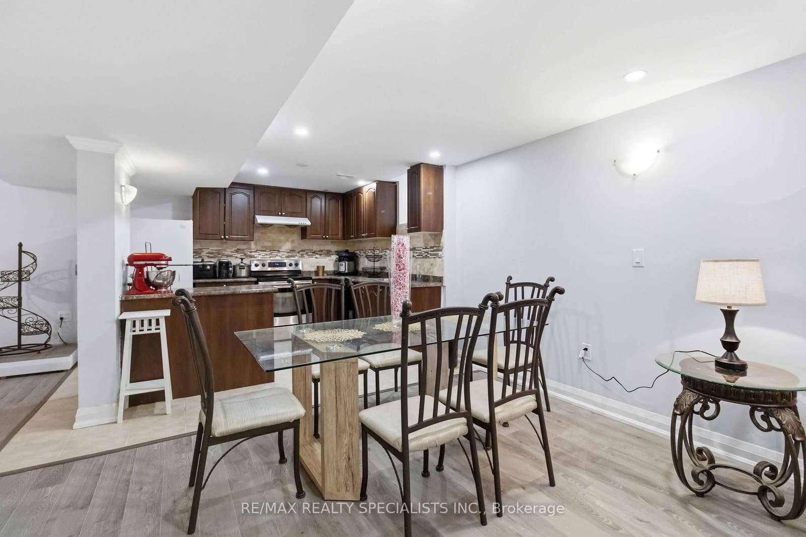 3850 Forest Bluff Crescent thumbnail 32