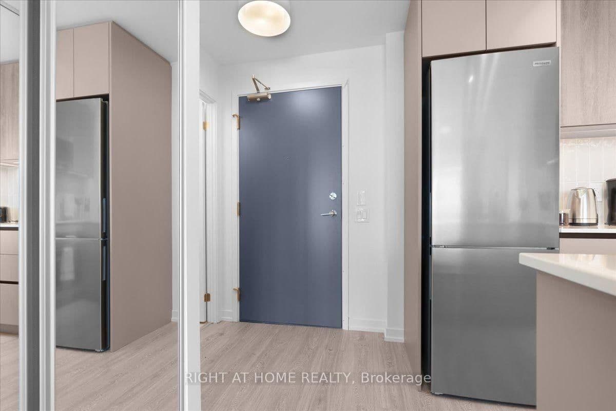 2485 Eglinton Avenue W, Unit 1401 thumbnail 11