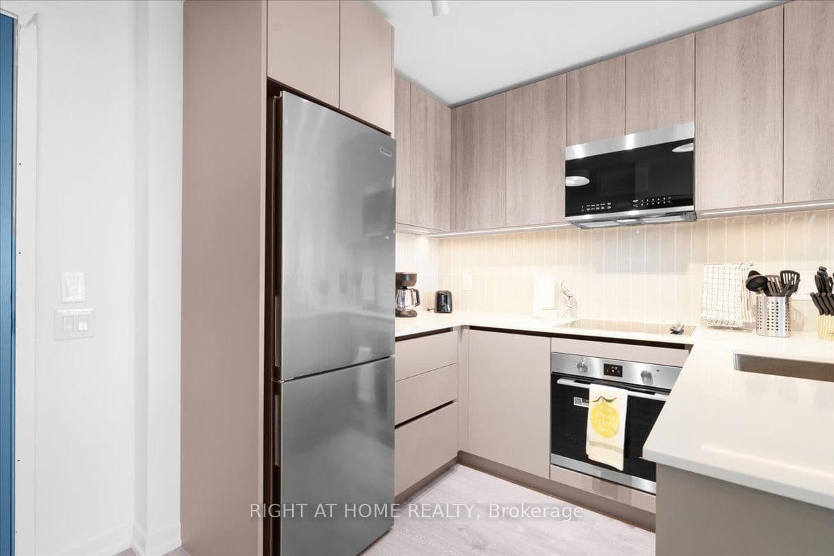2485 Eglinton Avenue W, Unit 1401 thumbnail 15