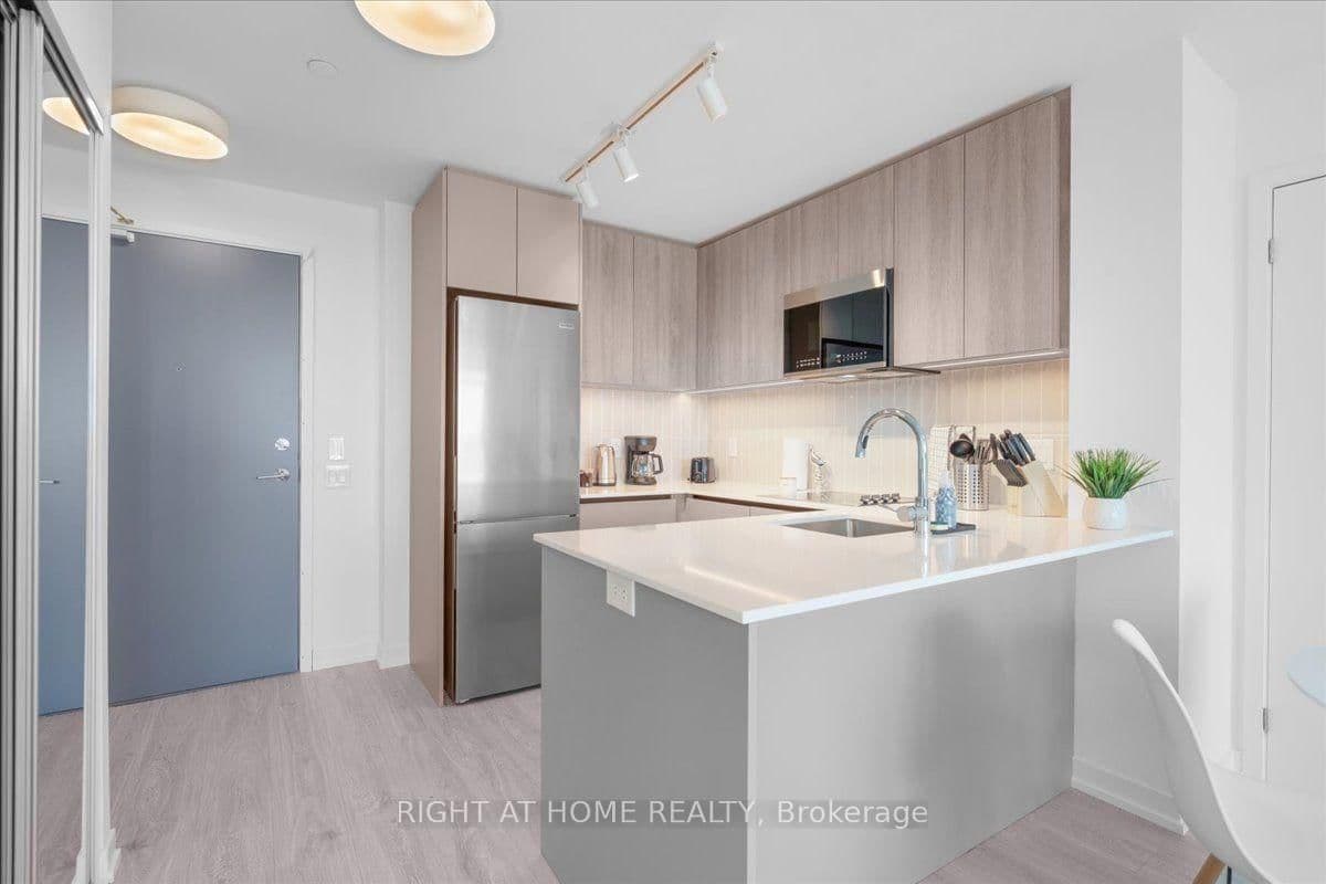 2485 Eglinton Avenue W, Unit 1401 thumbnail 16