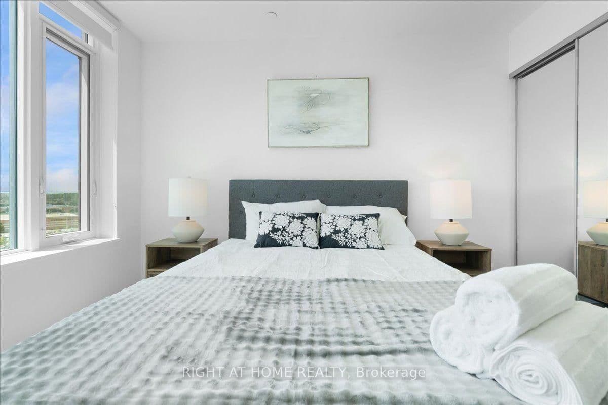 2485 Eglinton Avenue W, Unit 1401 thumbnail 22