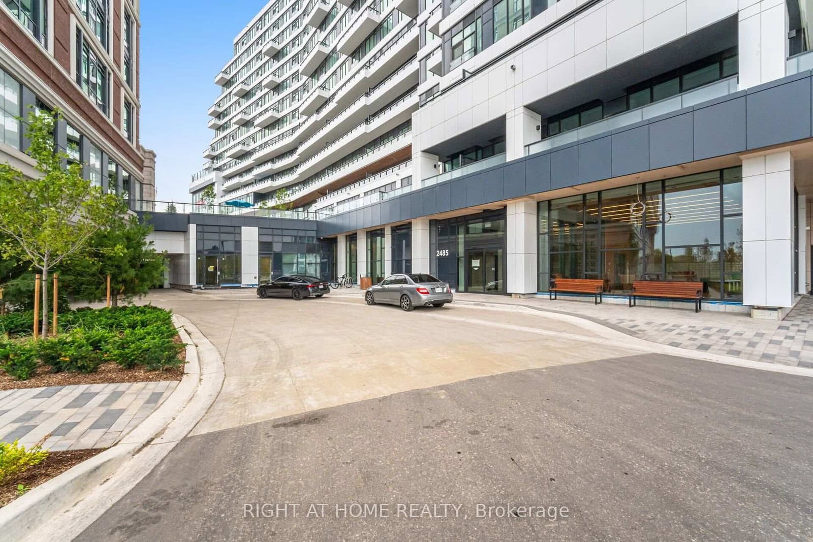 2485 Eglinton Avenue W, Unit 1401 thumbnail 4