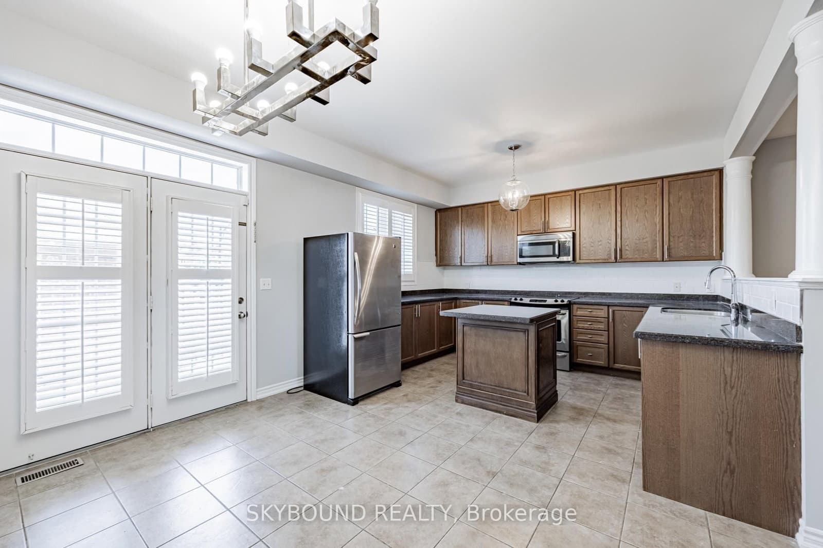 651 Farmstead Drive, Unit 3 thumbnail 4