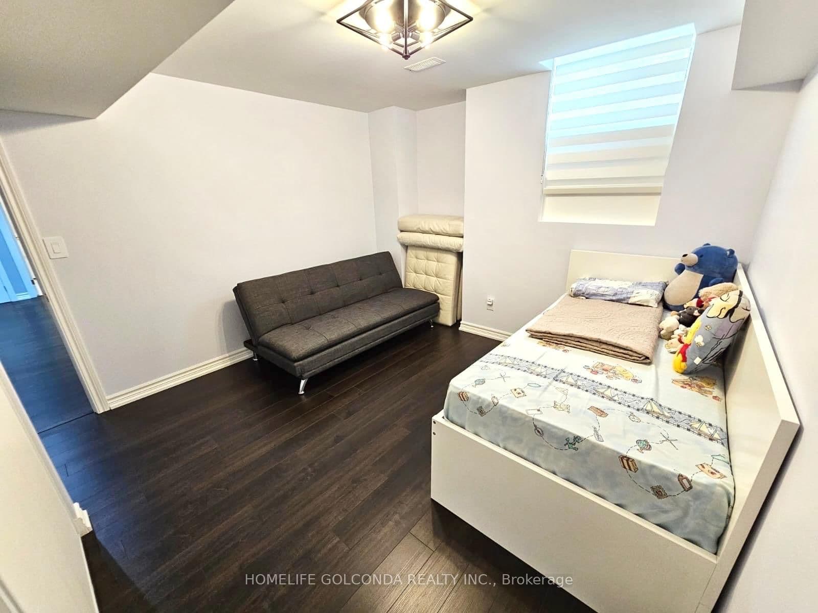 3252 Larry Crescent thumbnail 41