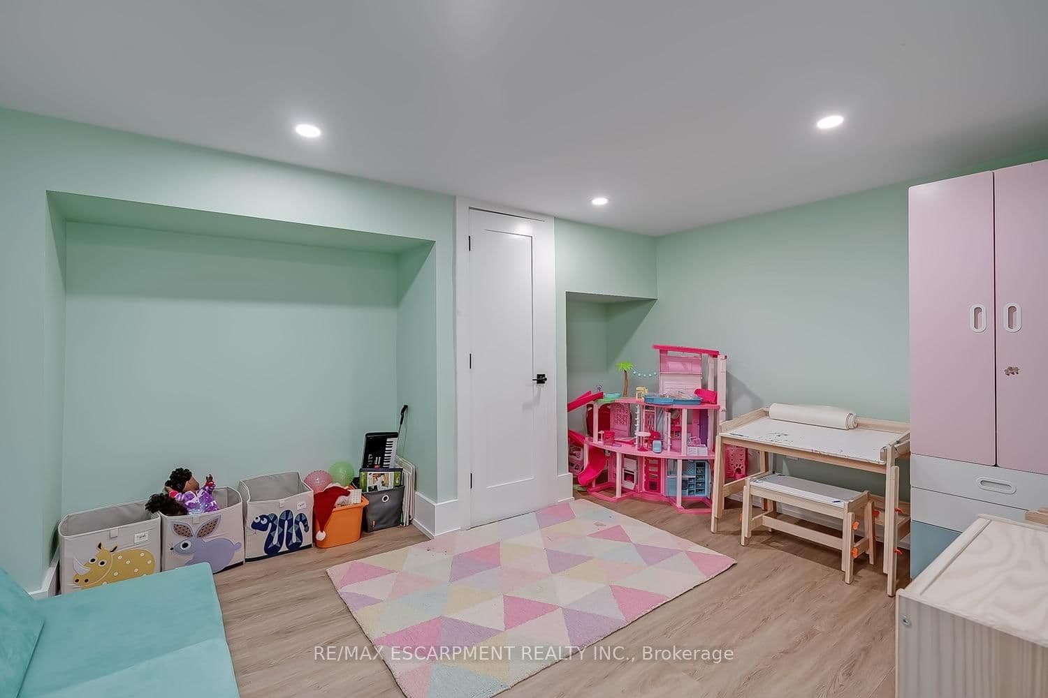 327 Goodram Drive thumbnail 35