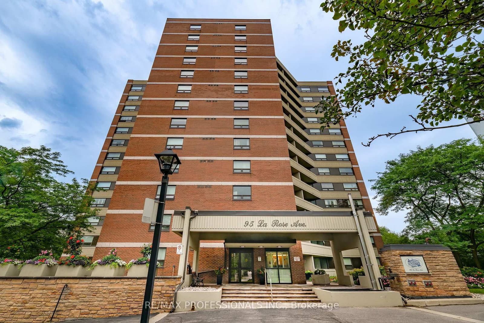 95 La Rose Avenue, Unit 105 - Image 1