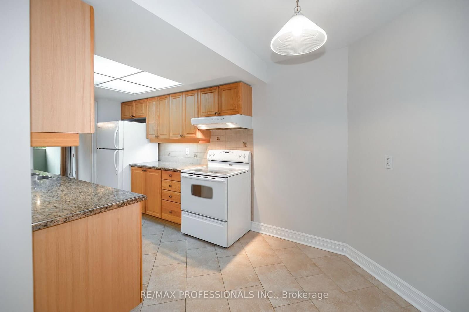 95 La Rose Avenue, Unit 105 thumbnail 16