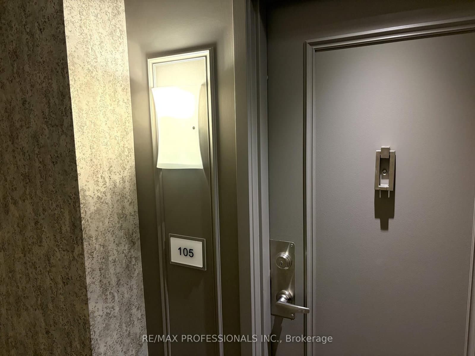 95 La Rose Avenue, Unit 105 thumbnail 3
