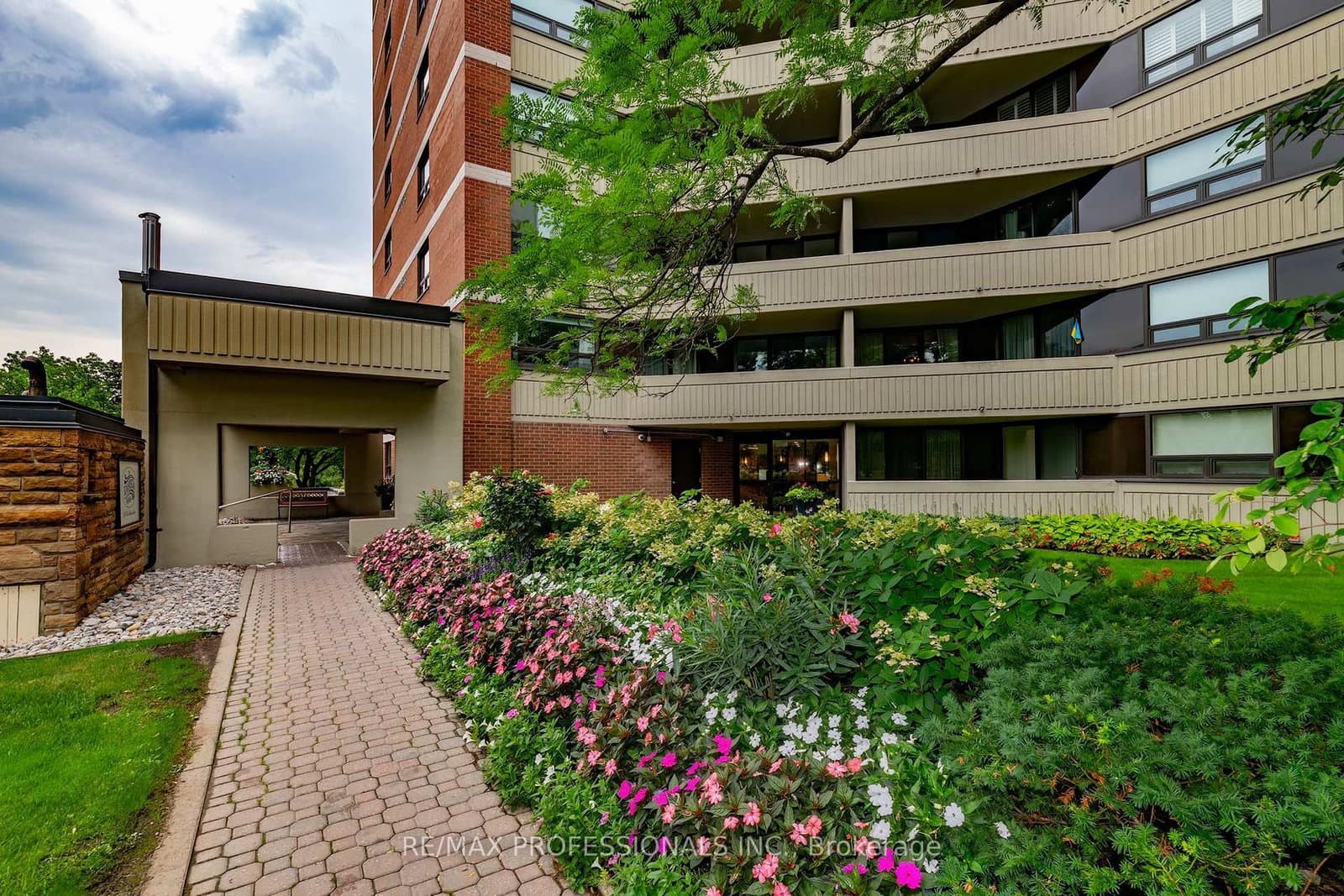 95 La Rose Avenue, Unit 105 thumbnail 31