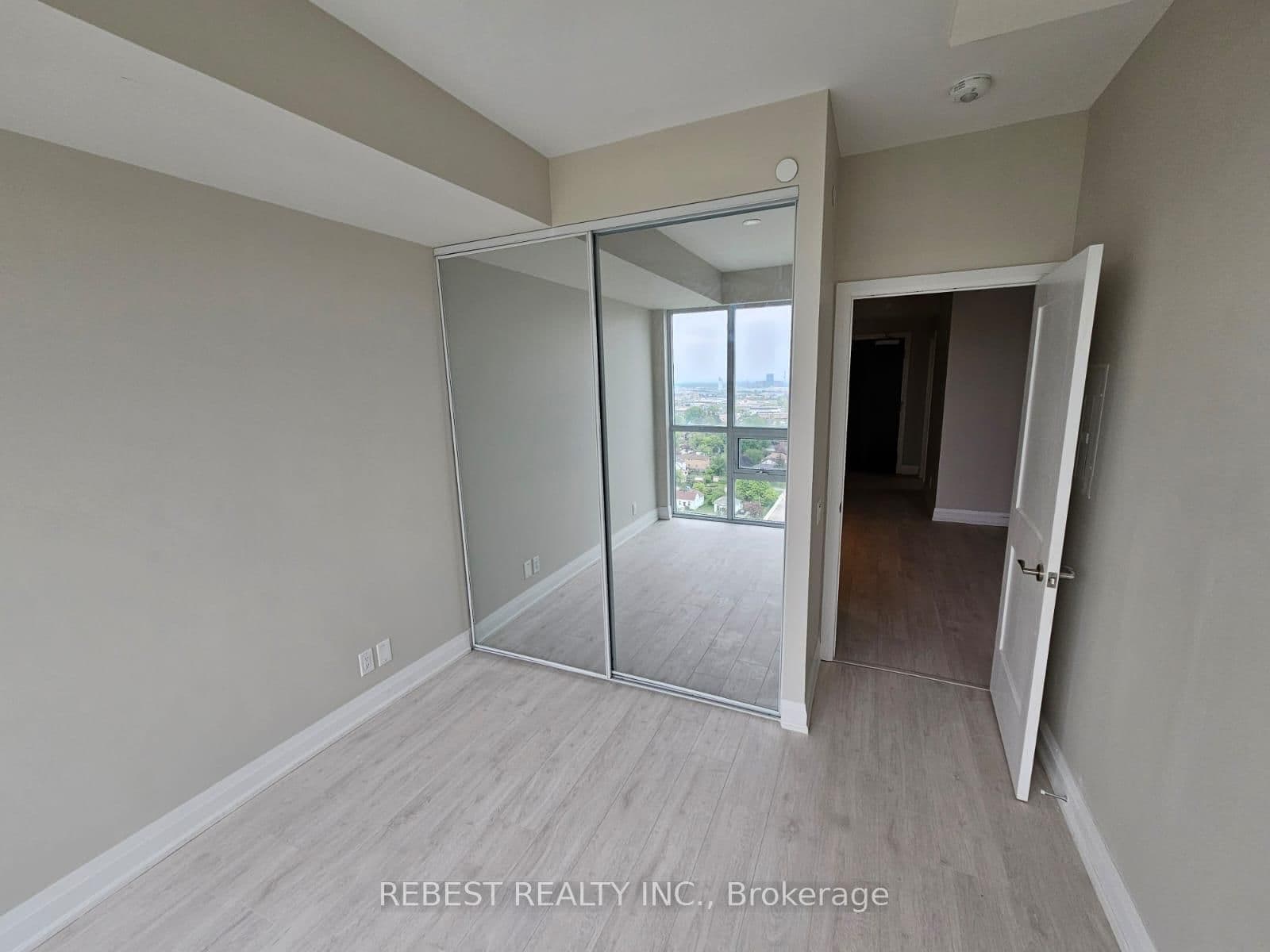 15 Lynch Street, Unit 1603 thumbnail 10