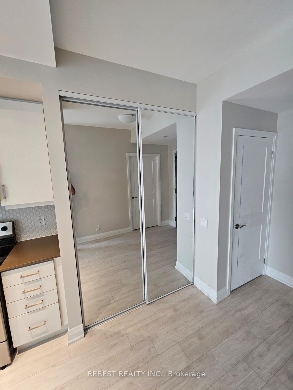 15 Lynch Street, Unit 1603 thumbnail 16