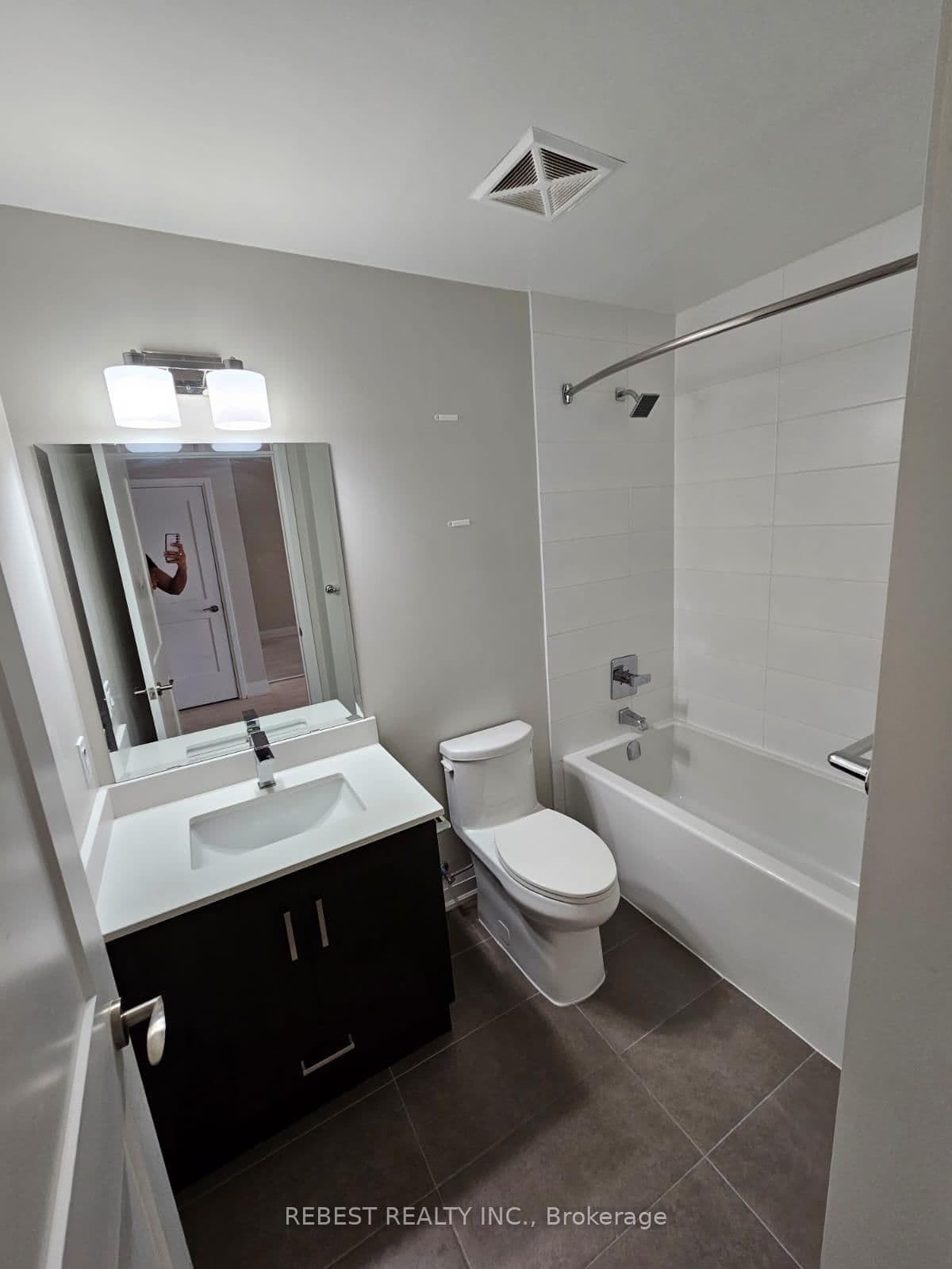 15 Lynch Street, Unit 1603 thumbnail 18
