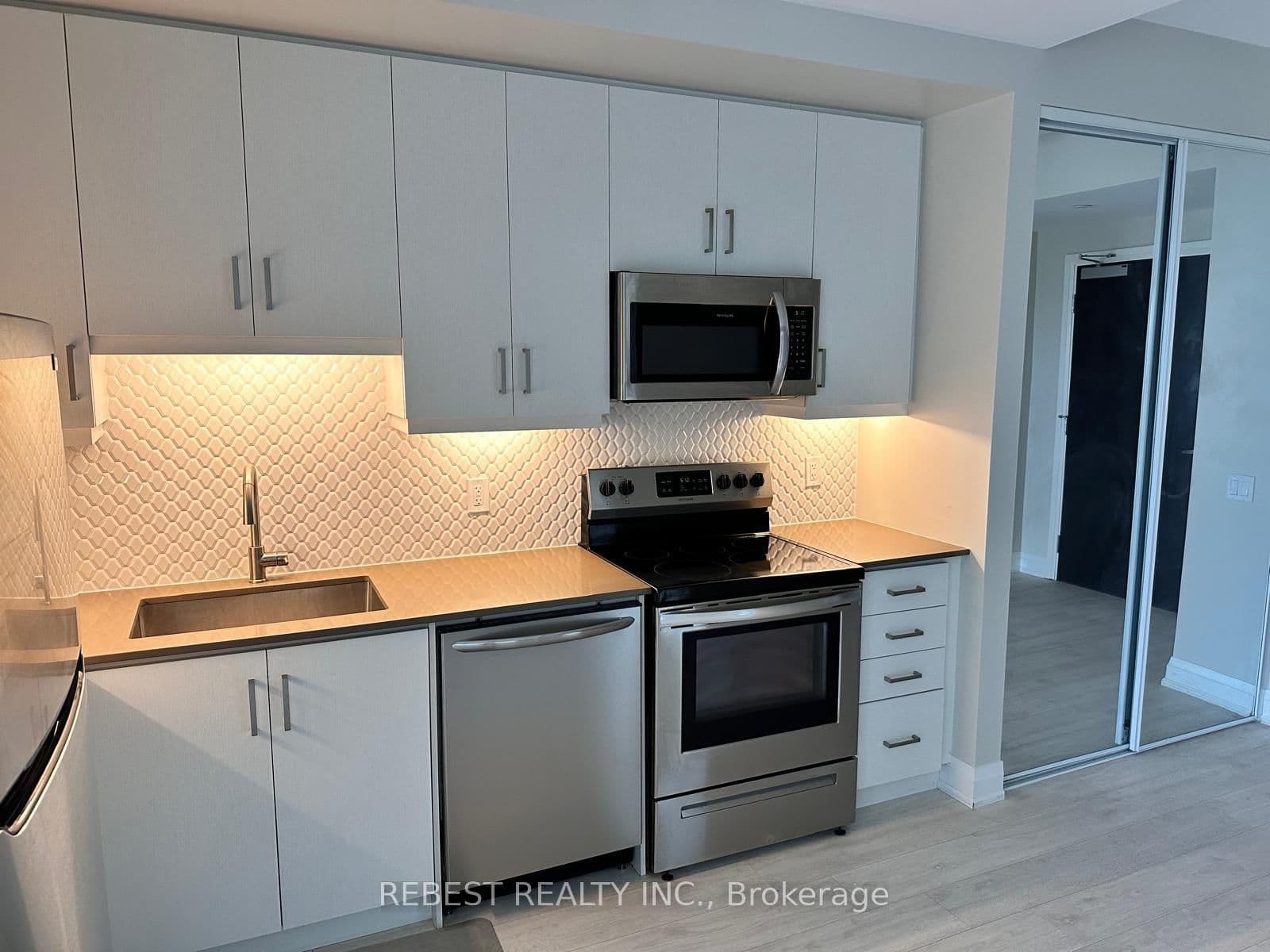 15 Lynch Street, Unit 1603 thumbnail 6