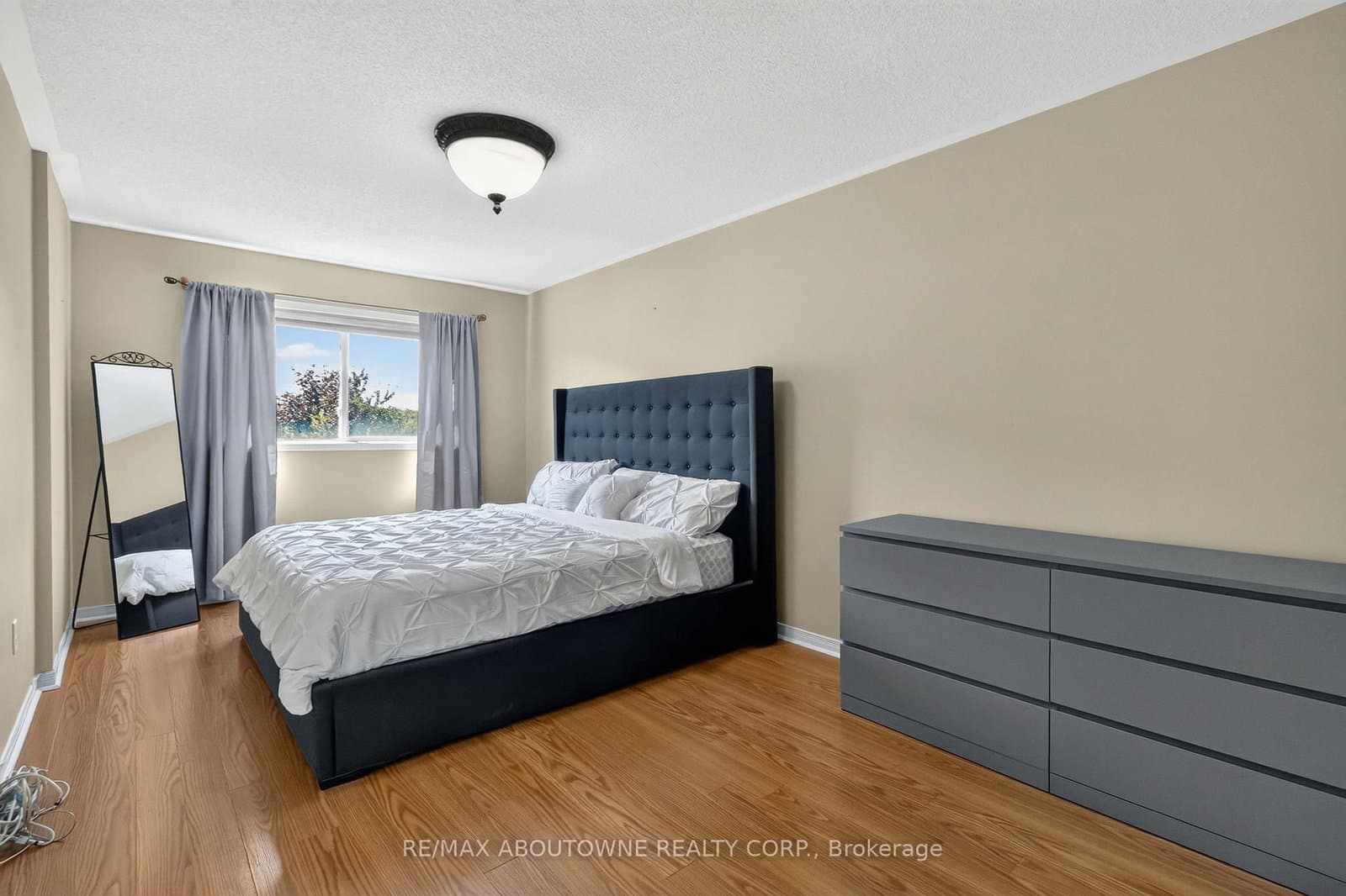 5233 Thornburn Drive thumbnail 19