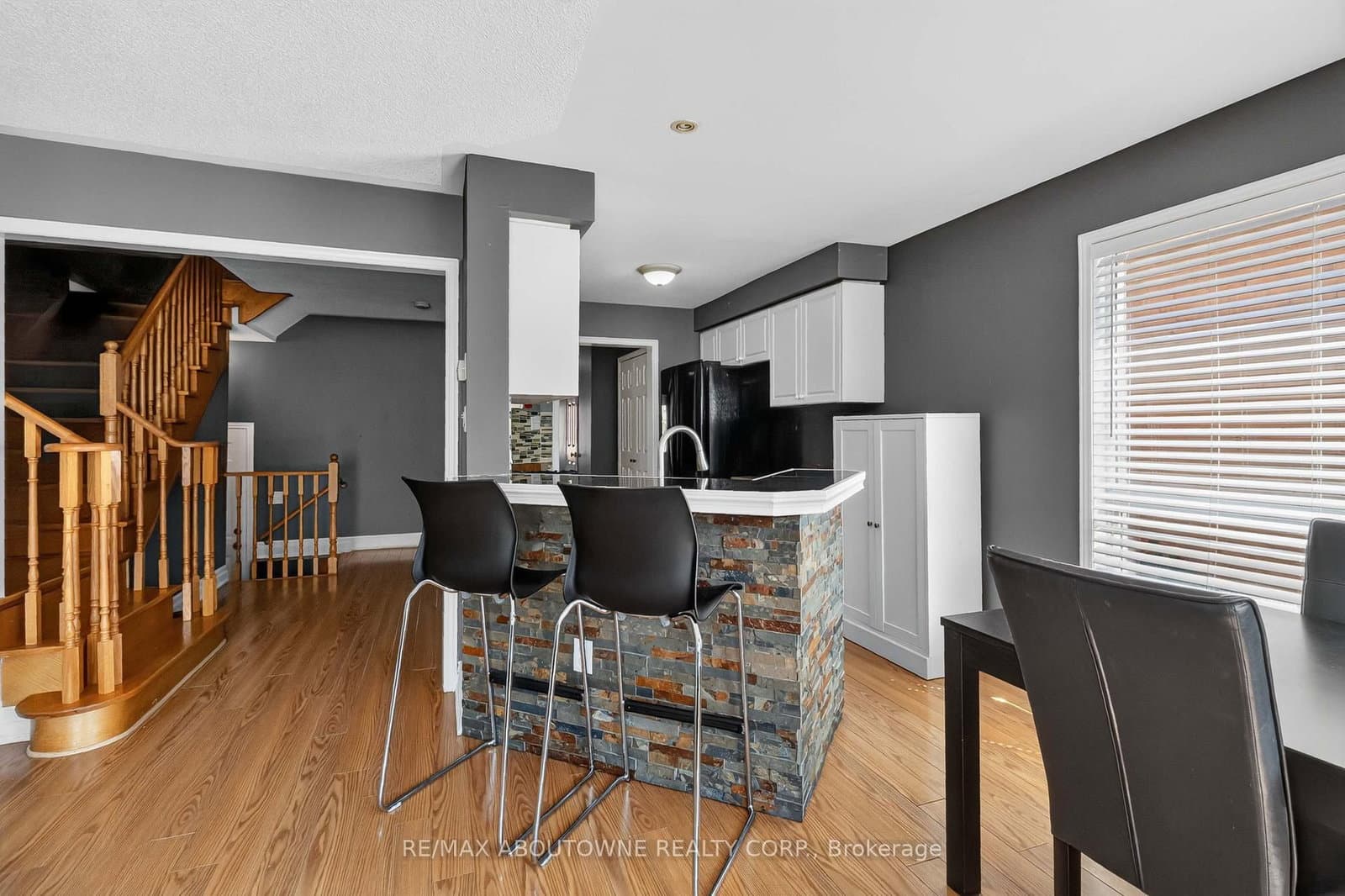 5233 Thornburn Drive thumbnail 5