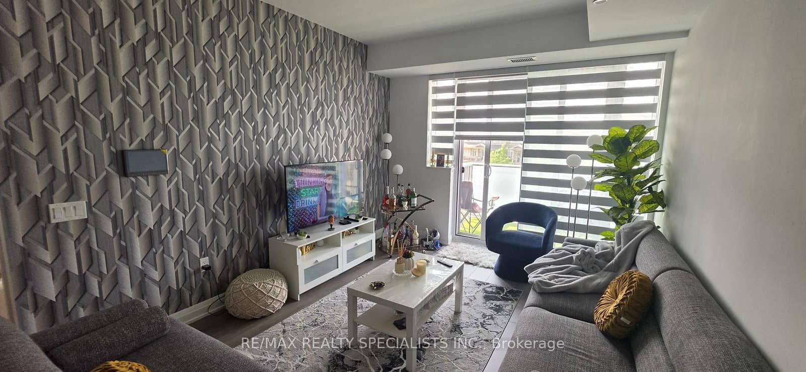 412 Silver Maple Road, Unit 206 thumbnail 2