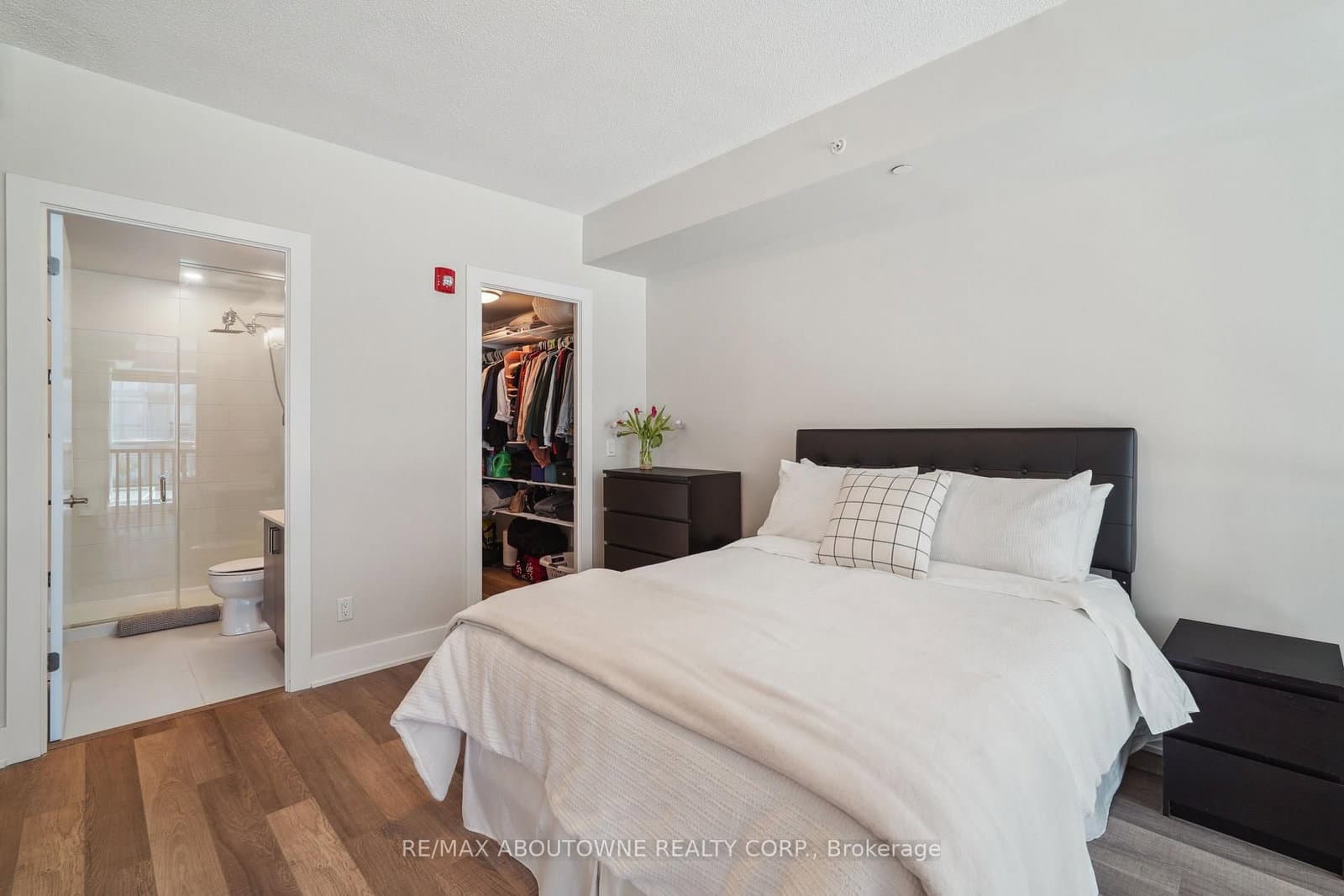 5260 Dundas Street, Unit C204 thumbnail 17