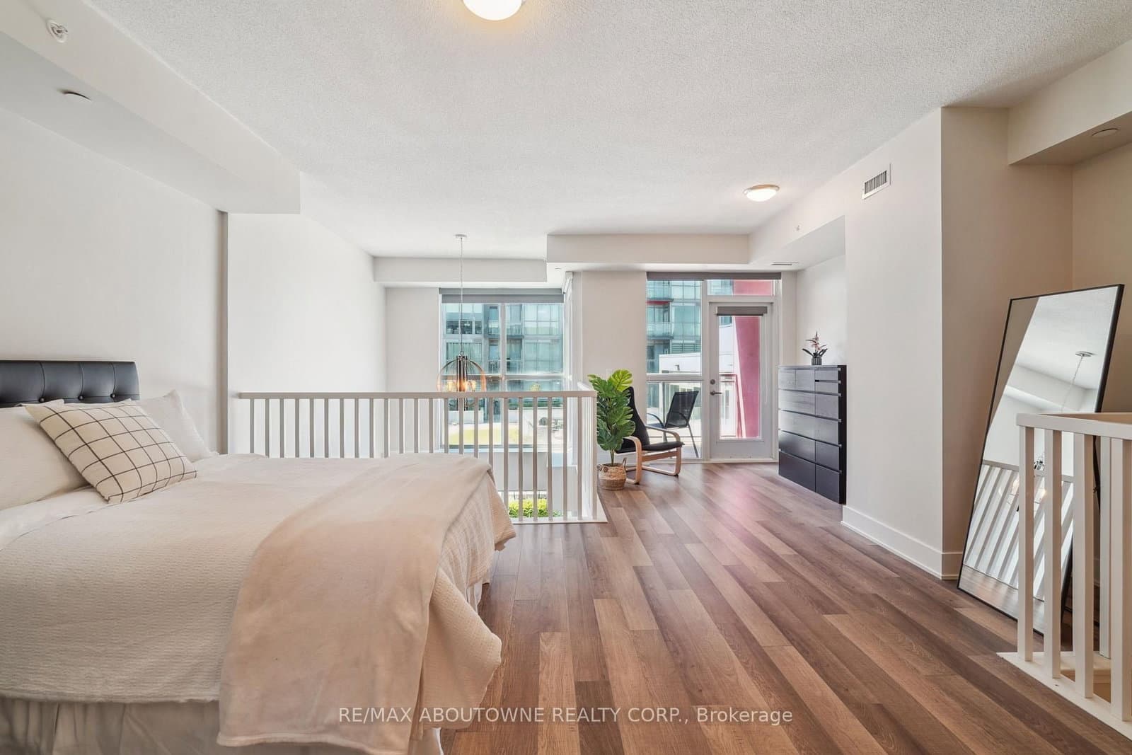 5260 Dundas Street, Unit C204 thumbnail 18