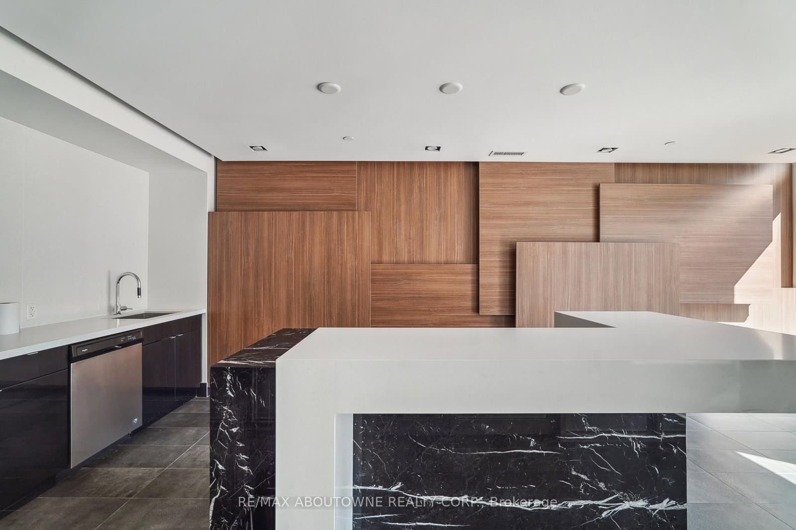 5260 Dundas Street, Unit C204 thumbnail 24