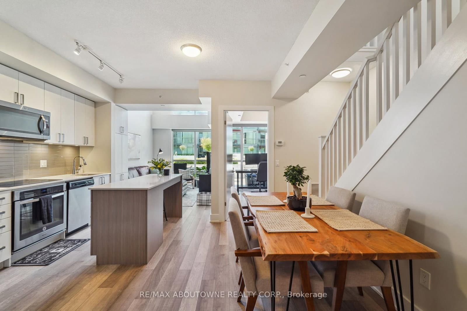5260 Dundas Street, Unit C204 thumbnail 3