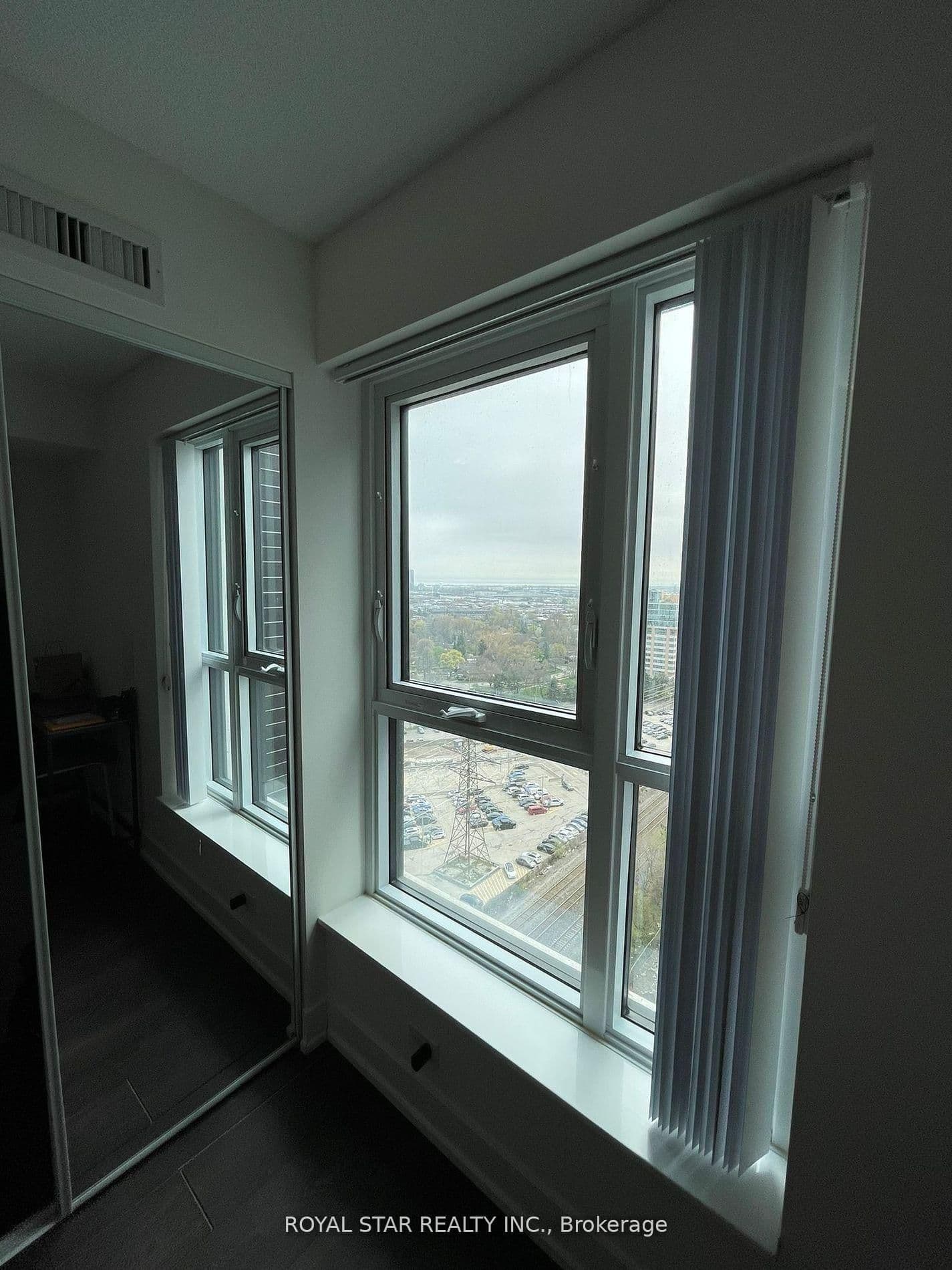 7 Mabelle Avenue, Unit 2010 thumbnail 20