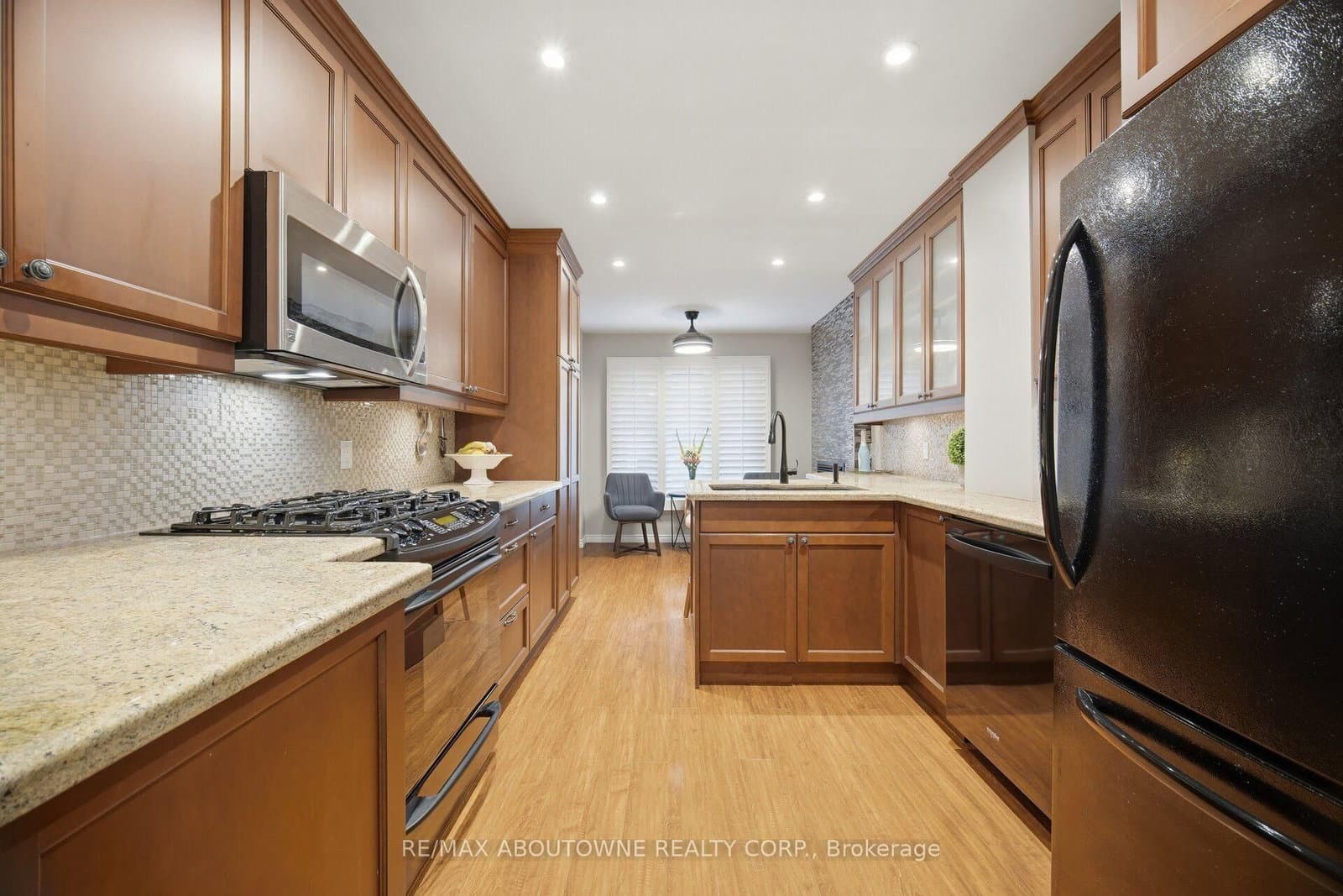 6298 Starfield Crescent thumbnail 10