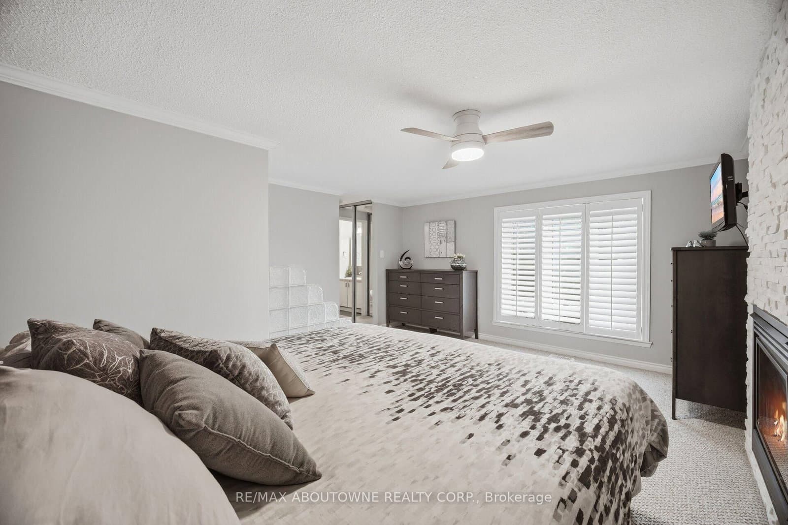 6298 Starfield Crescent thumbnail 16