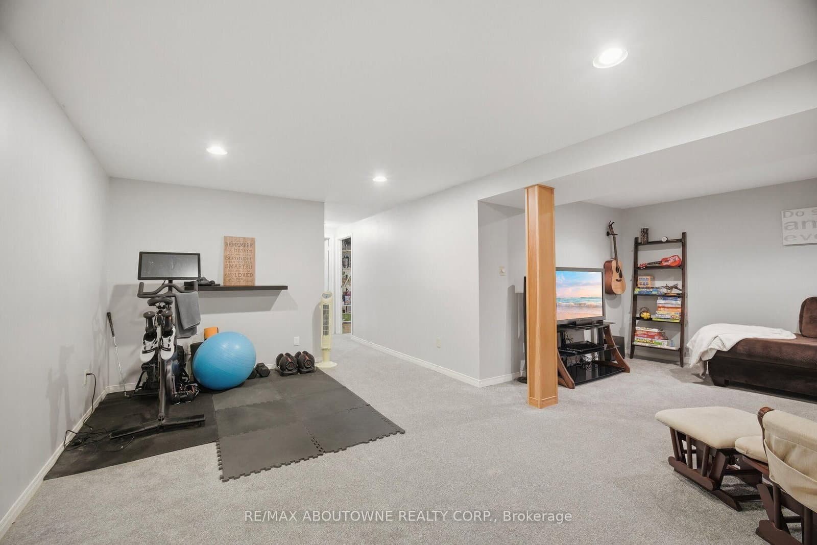 6298 Starfield Crescent thumbnail 24