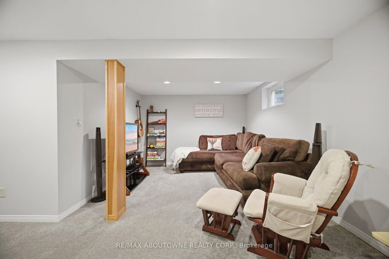 6298 Starfield Crescent thumbnail 25