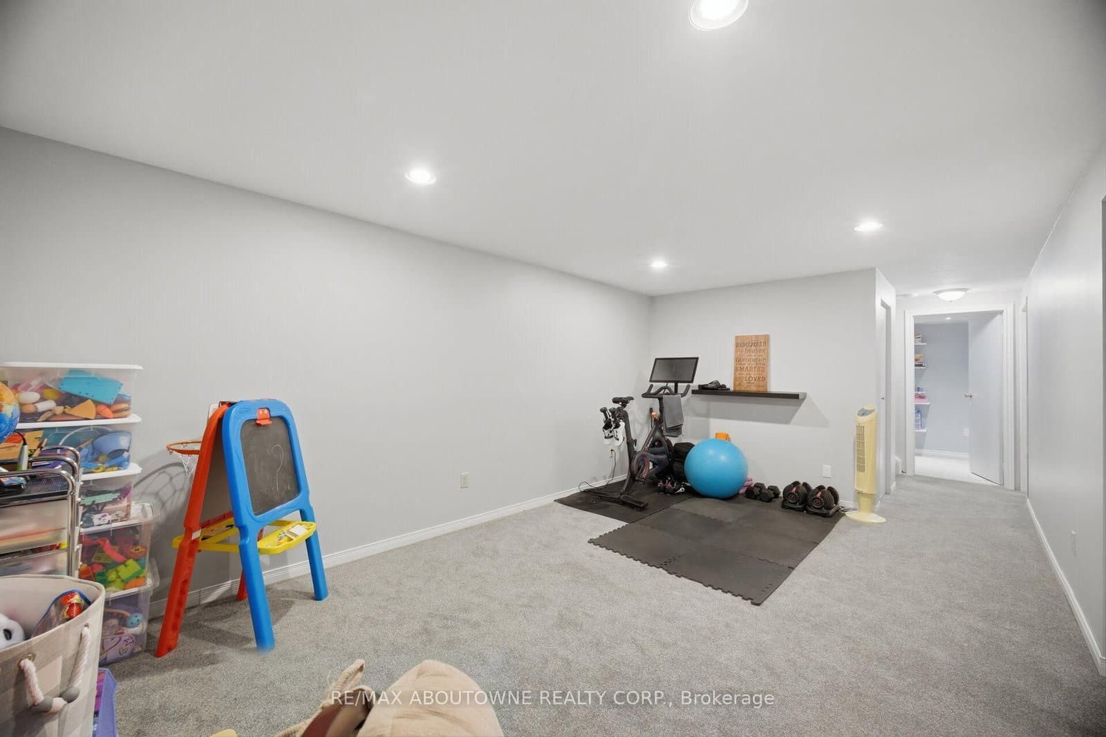 6298 Starfield Crescent thumbnail 26