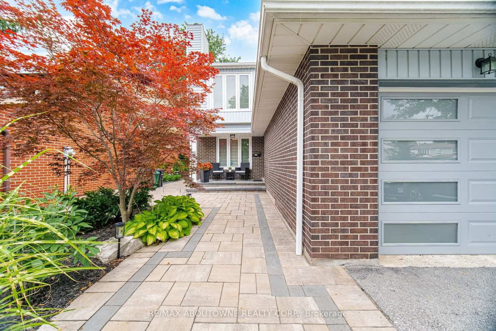 6298 Starfield Crescent thumbnail 3