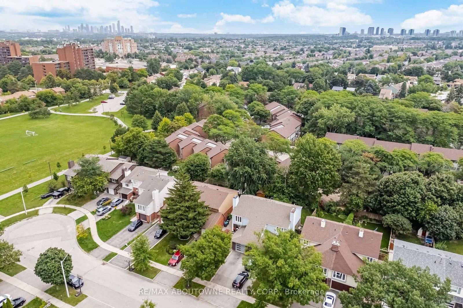 6298 Starfield Crescent thumbnail 35