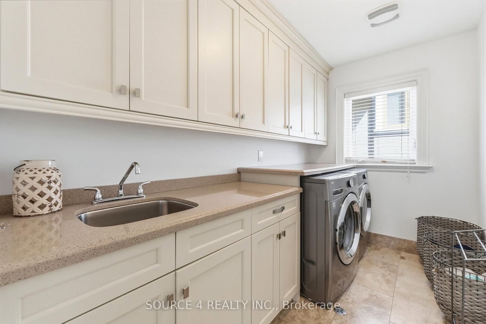 39 Amesbury Drive thumbnail 34