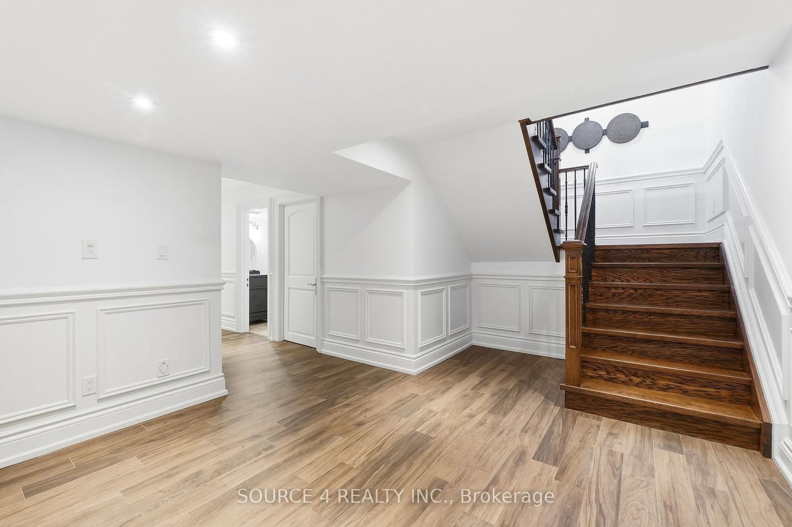 39 Amesbury Drive thumbnail 35