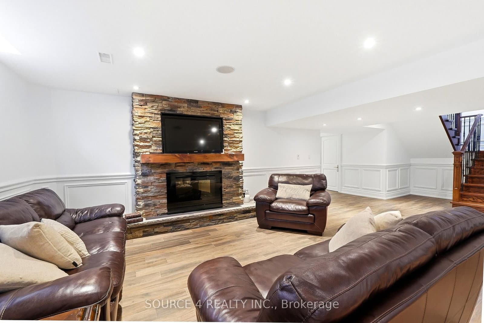 39 Amesbury Drive thumbnail 37