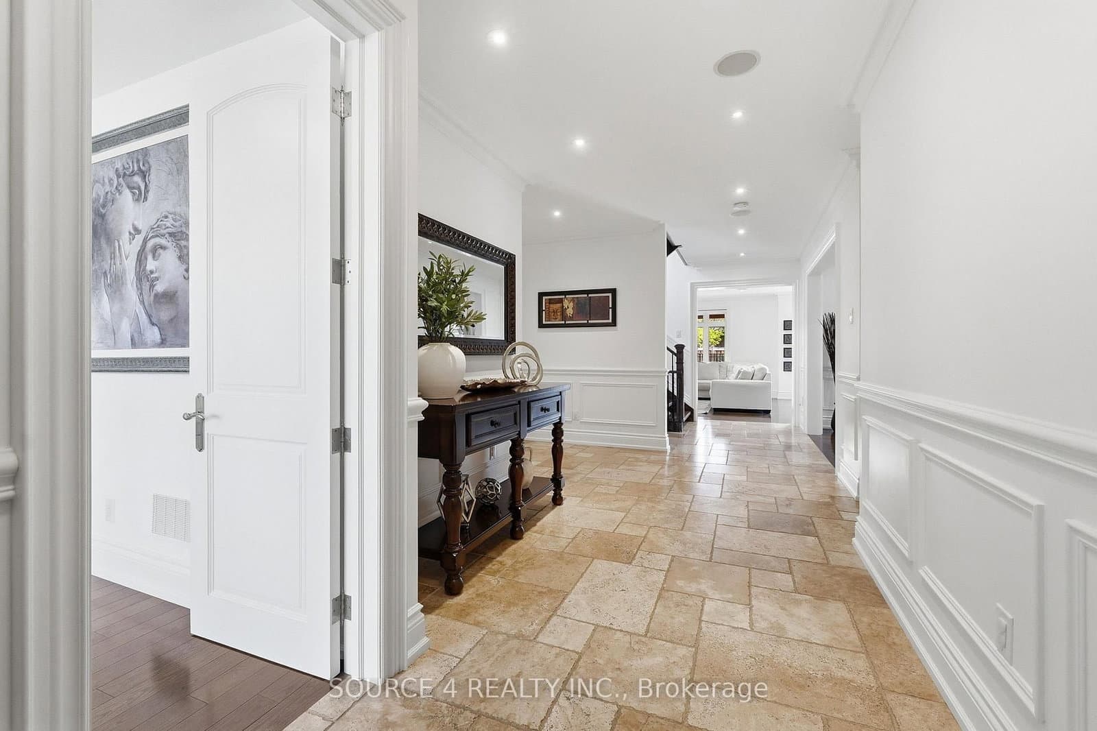 39 Amesbury Drive thumbnail 4
