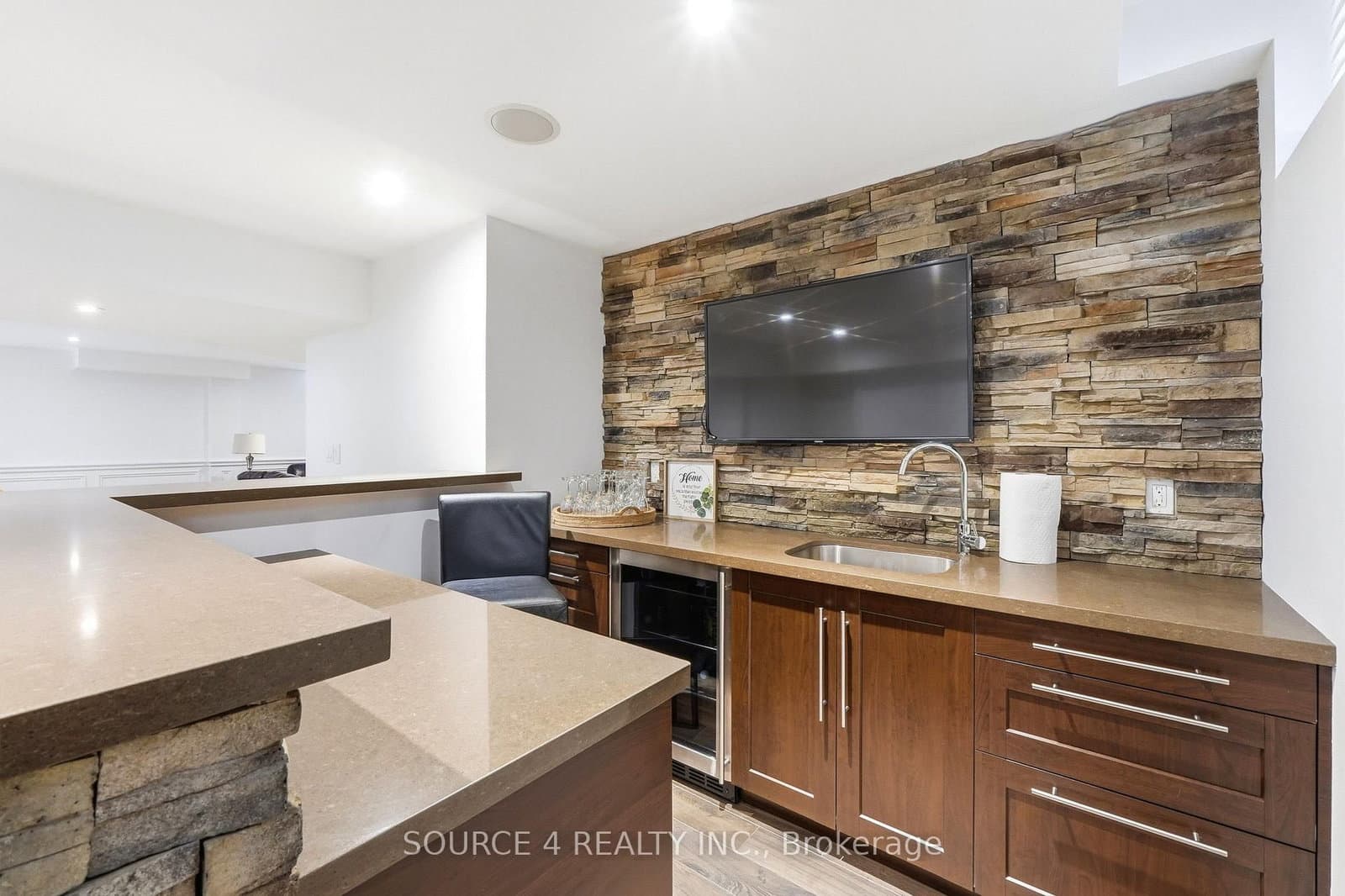 39 Amesbury Drive thumbnail 40