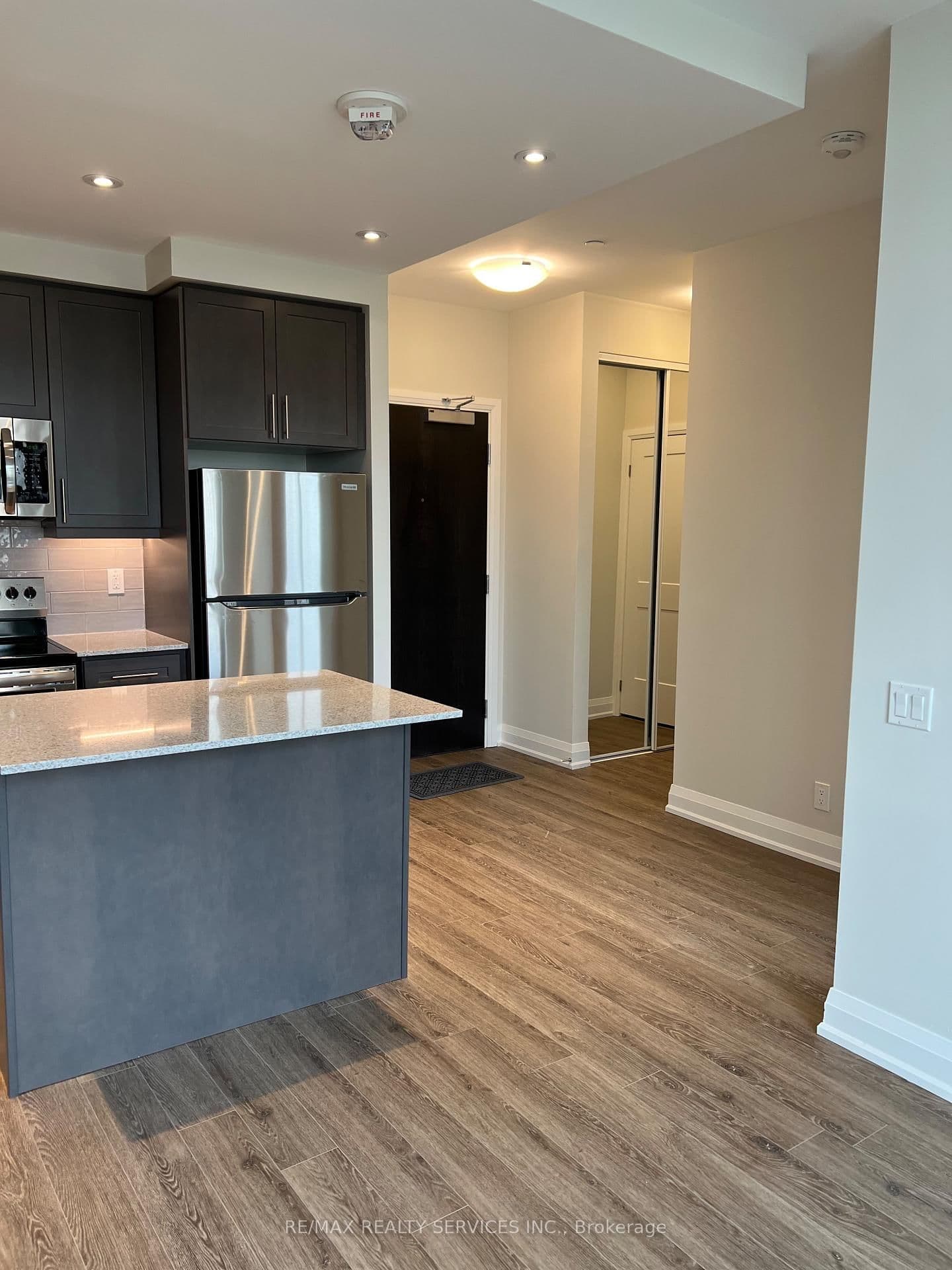 15 Lynch Street, Unit 303 thumbnail 3