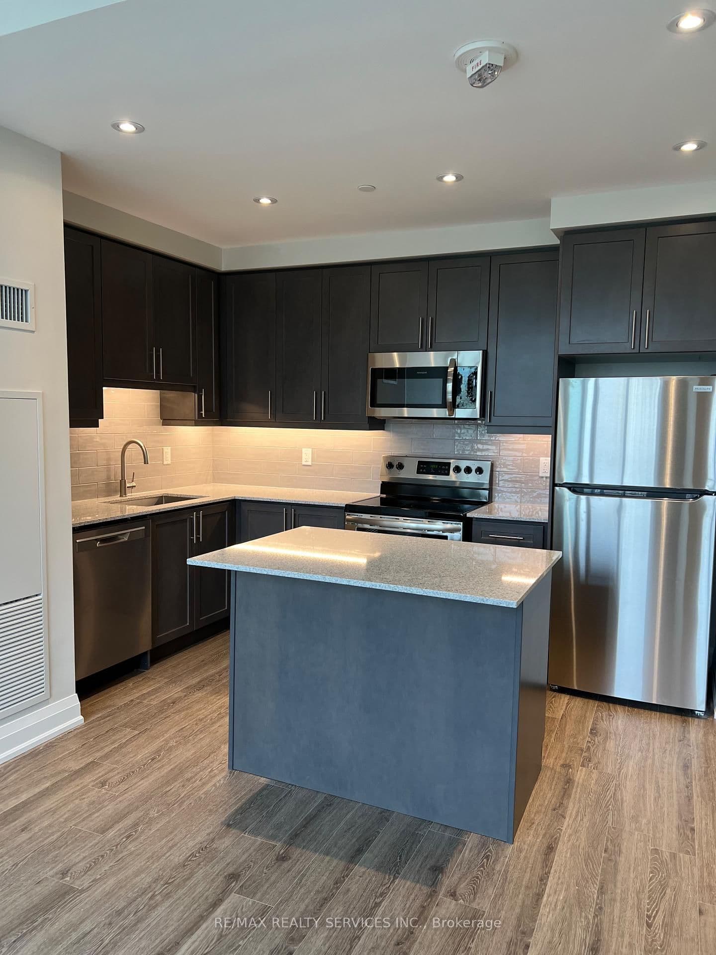 15 Lynch Street, Unit 303 thumbnail 4