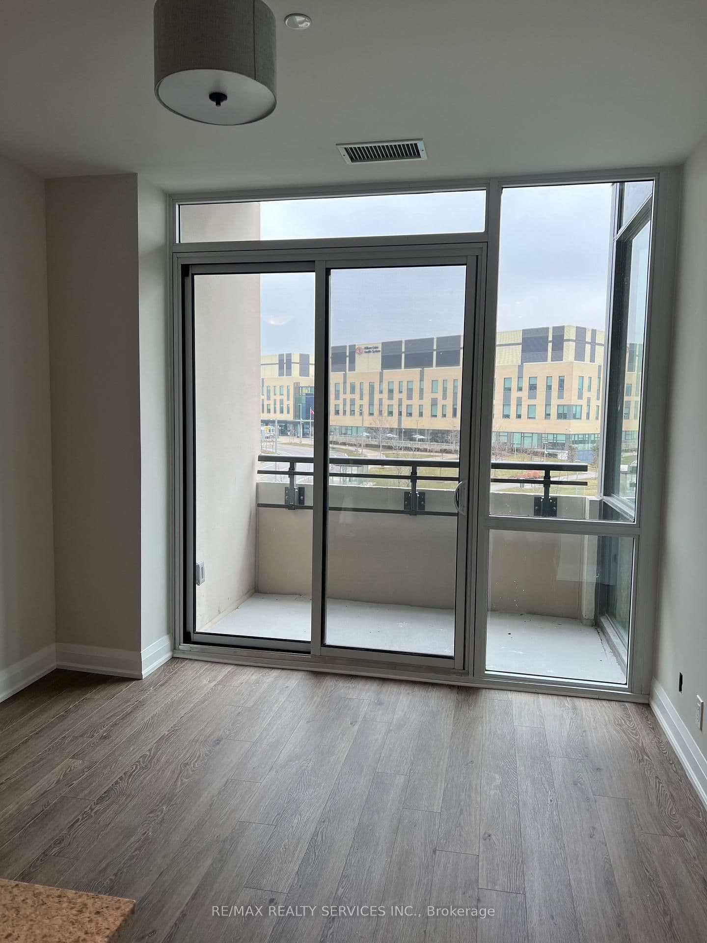 15 Lynch Street, Unit 303 thumbnail 5