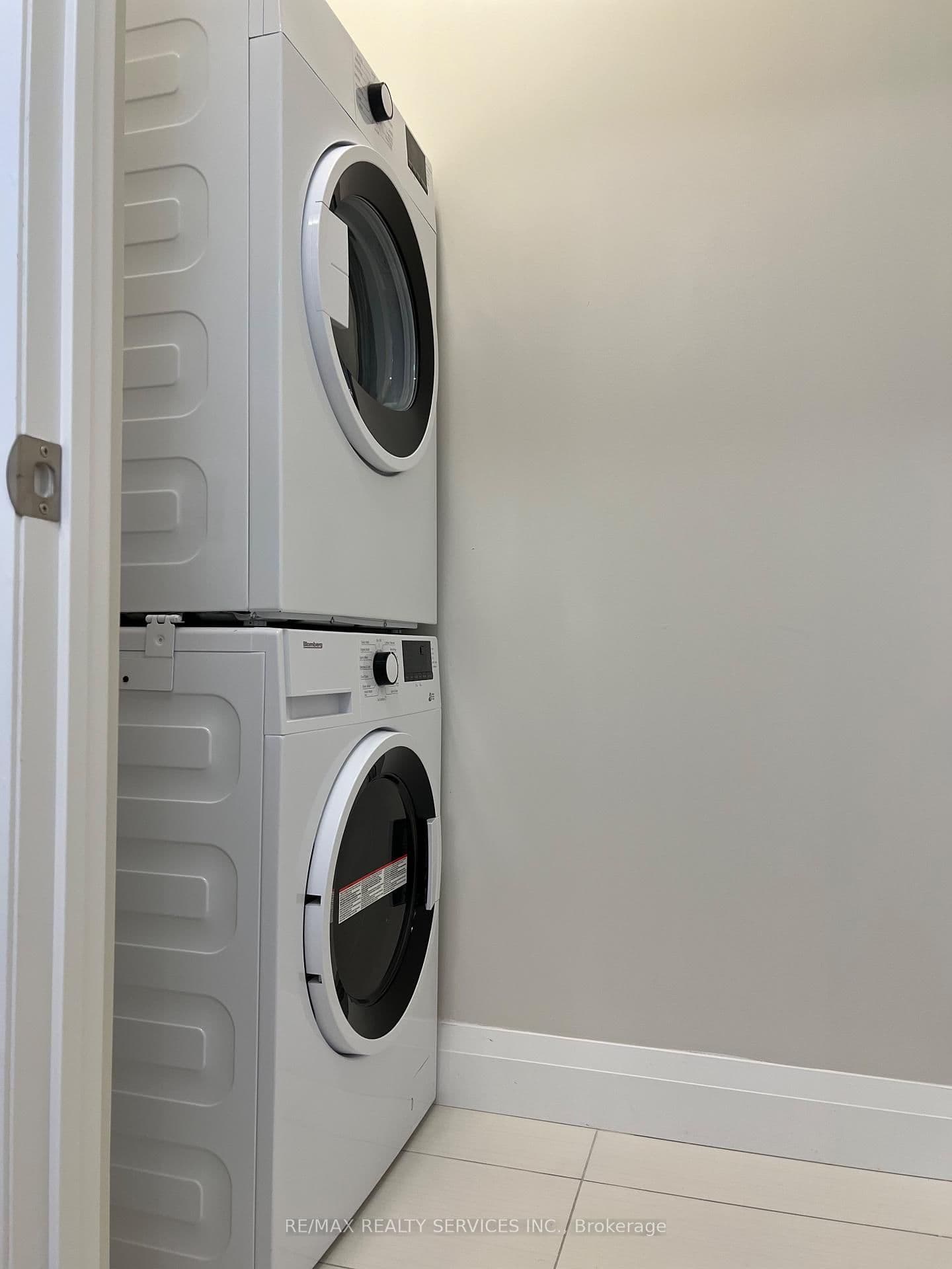 15 Lynch Street, Unit 303 thumbnail 9